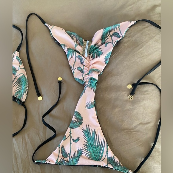 Wildfox Bamboo Reversible Tie Side Brazilian Bikini tropical multi style top xs - Picture 5 of 9